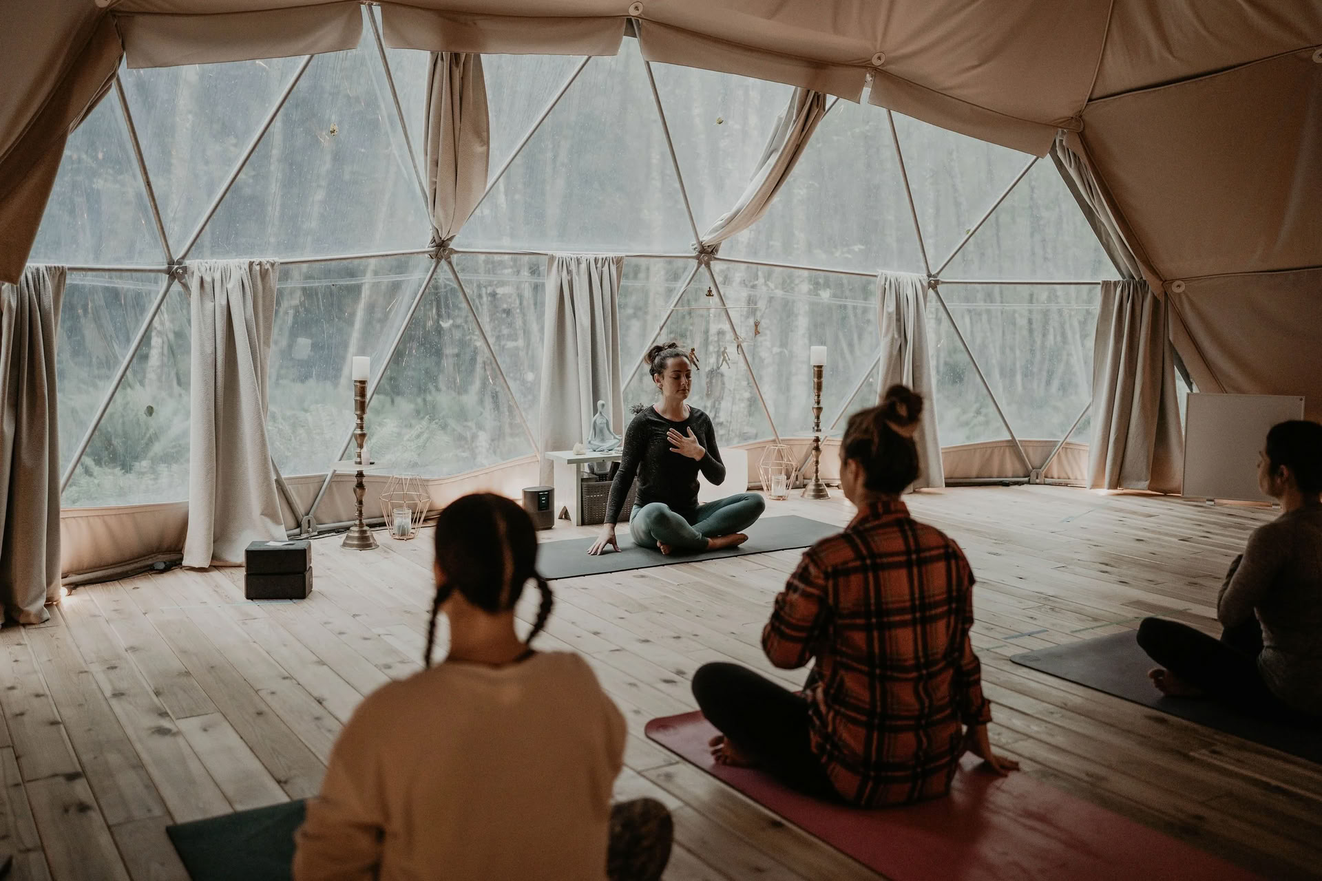 At Røre Ved Blåmærket: Et Sorgretreat med Chloe Hunter + Andrea Clark | Nectar Yoga