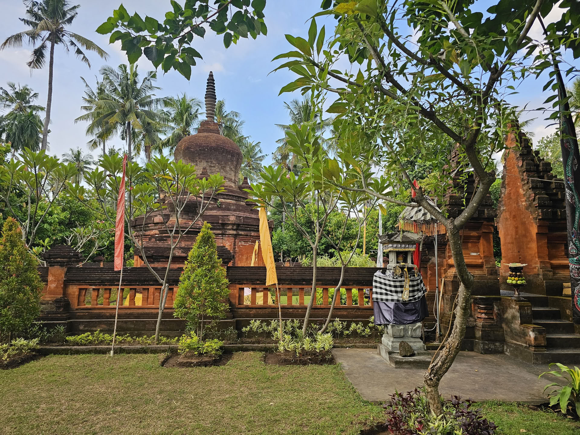 Fuldmåneceremoni hos Candi Buddha