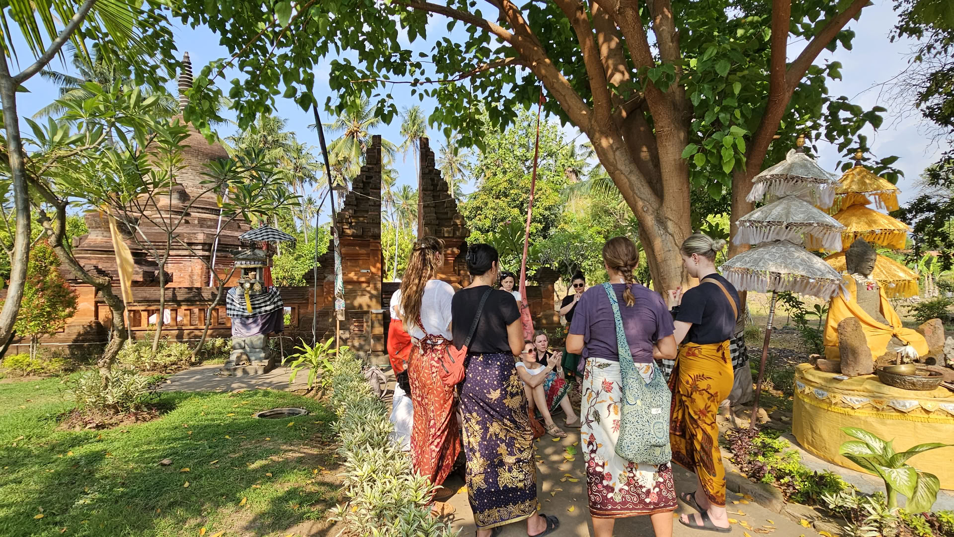 Fuldmåneceremoni hos Candi Buddha