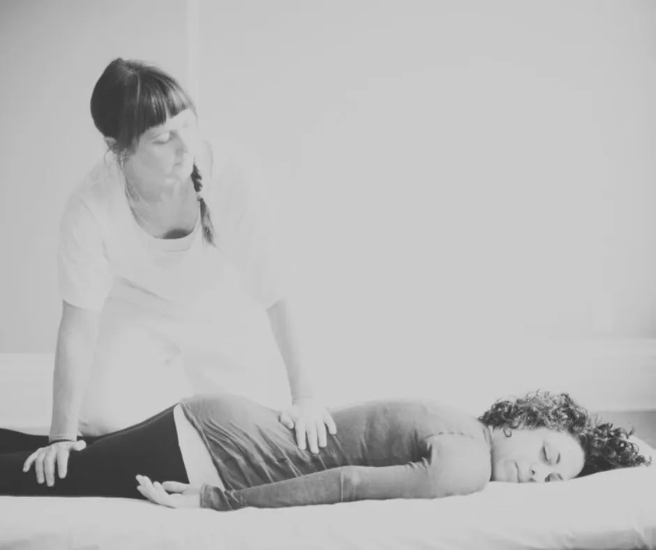 Den Ottende Ekstraordinære Rejse: En Acutonics Lydhealingsserie