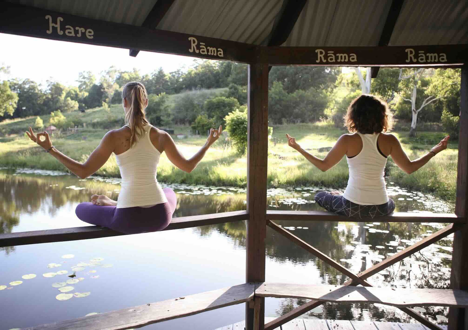 200-timers yogalæreruddannelses-retreat med fordybelse
