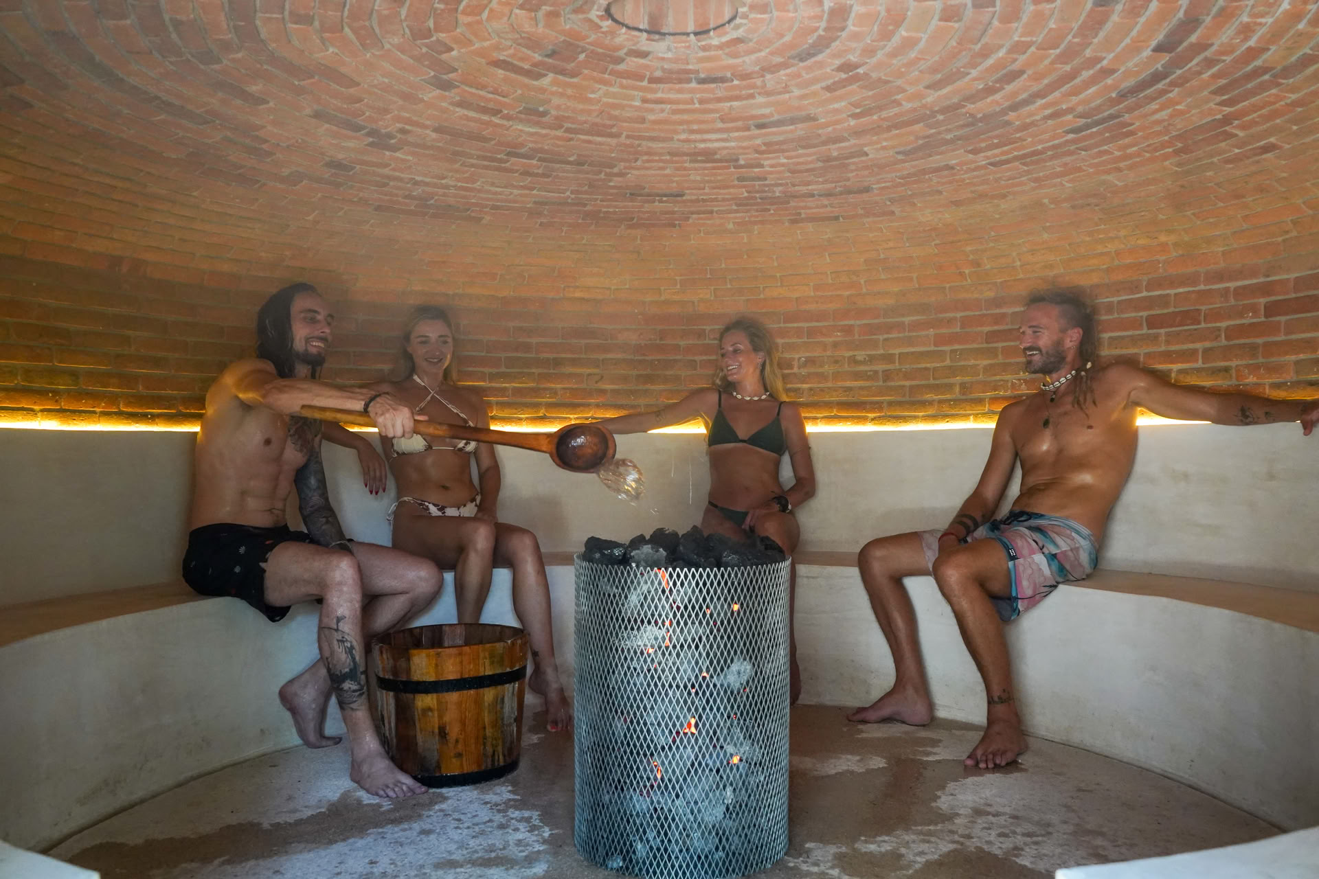 Sauna + koldt dyp + junglegym