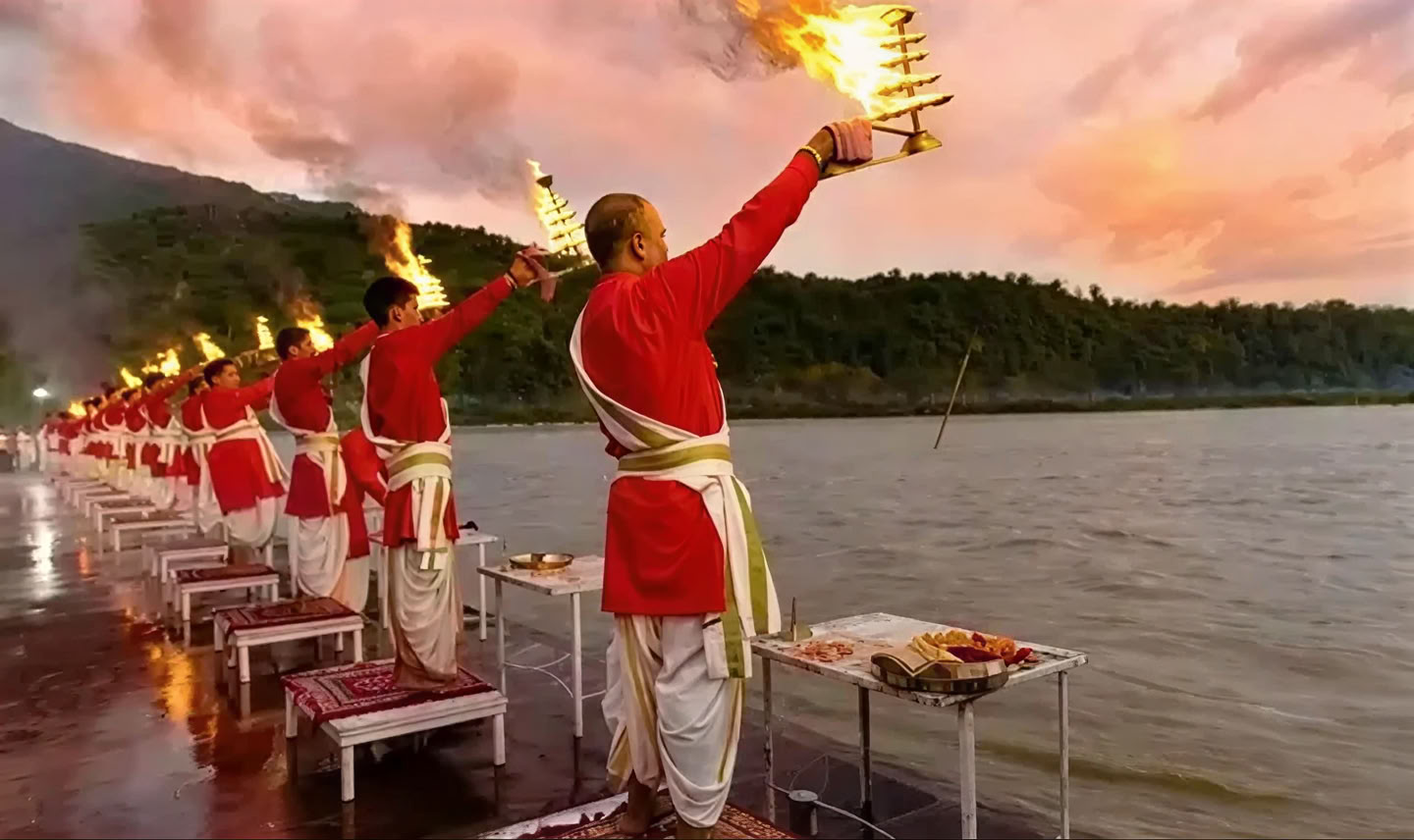 100-timers yogalæreruddannelse i Rishikesh, Indien – maj 2026