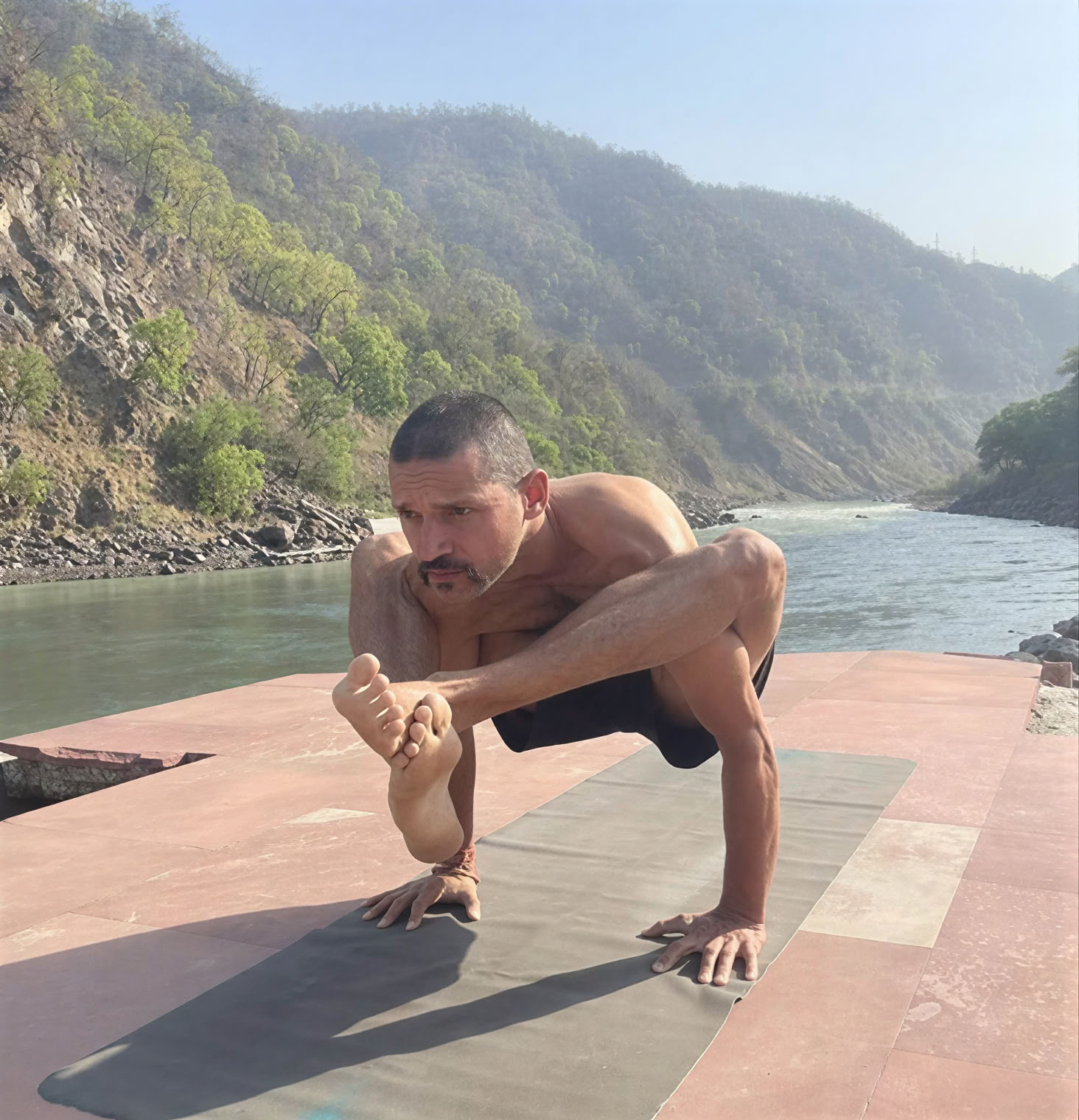 200-timers yogalæreruddannelseskursus i Rishikesh – 1. jun. til 26. jun. 2026
