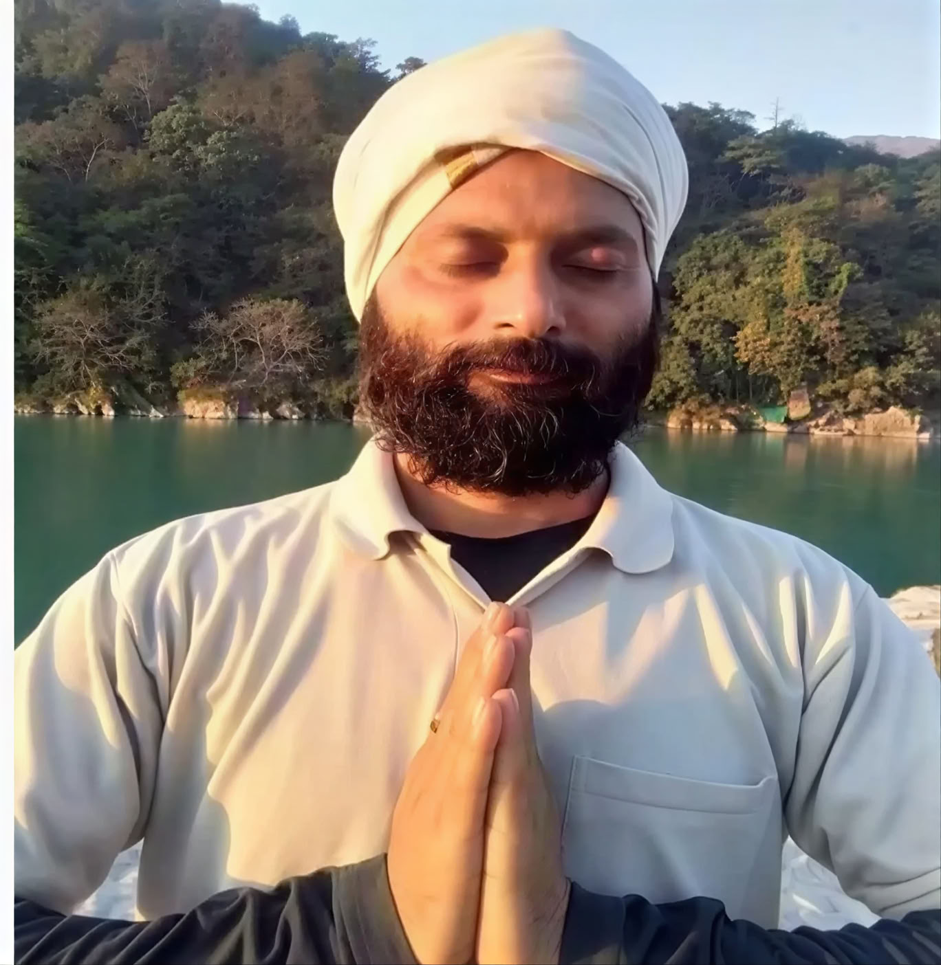 200-timers yogalæreruddannelseskursus i Rishikesh – 1. jun. til 26. jun. 2026
