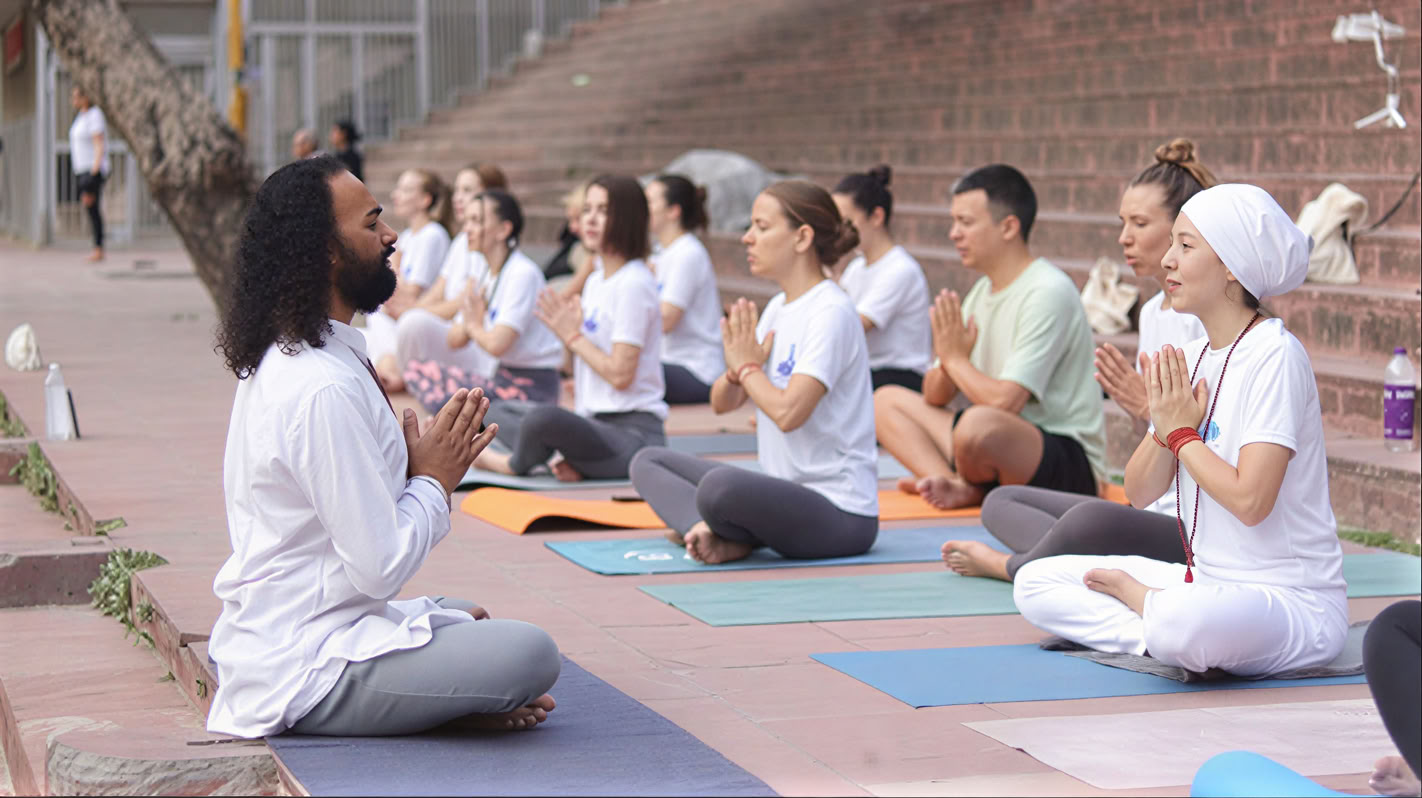 200-timers yogalæreruddannelseskursus i Rishikesh – 4. okt. til 29. okt. 2026