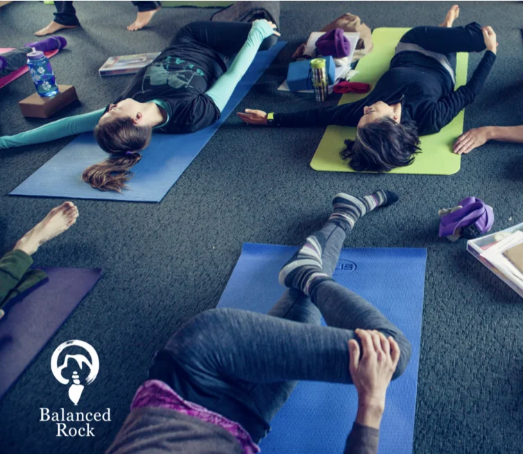 Rødder til modstandskraft: Yoga & det arbejde, der genforbinder