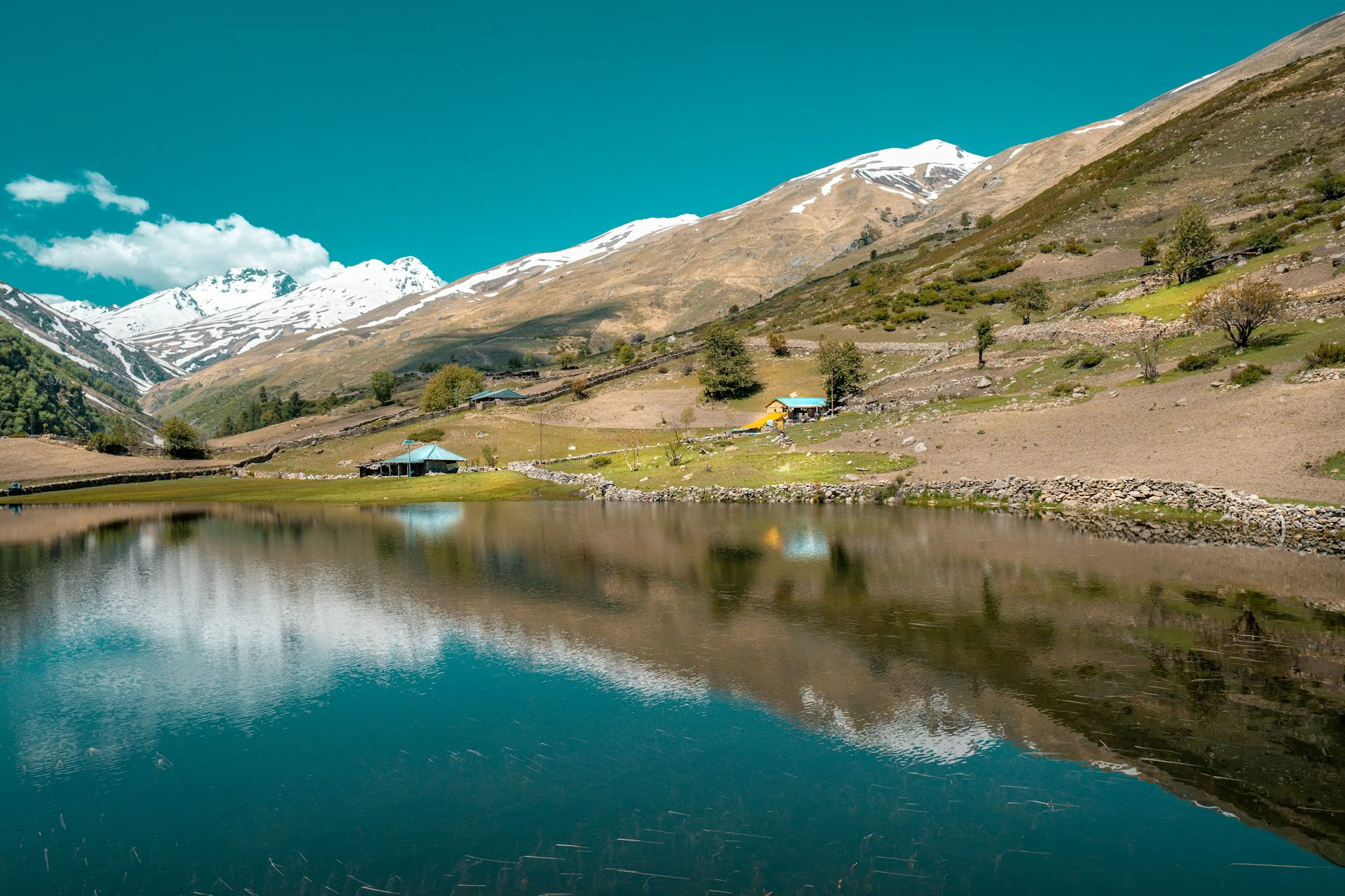 Fra frugtplantager til alpine dale: Thanedar- og Sangla-himalayarejse