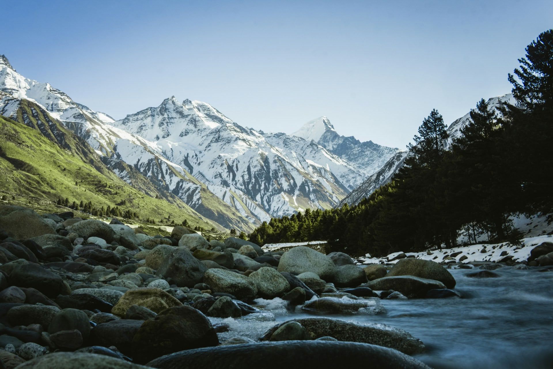 Fra frugtplantager til alpine dale: Thanedar- og Sangla-himalayarejse