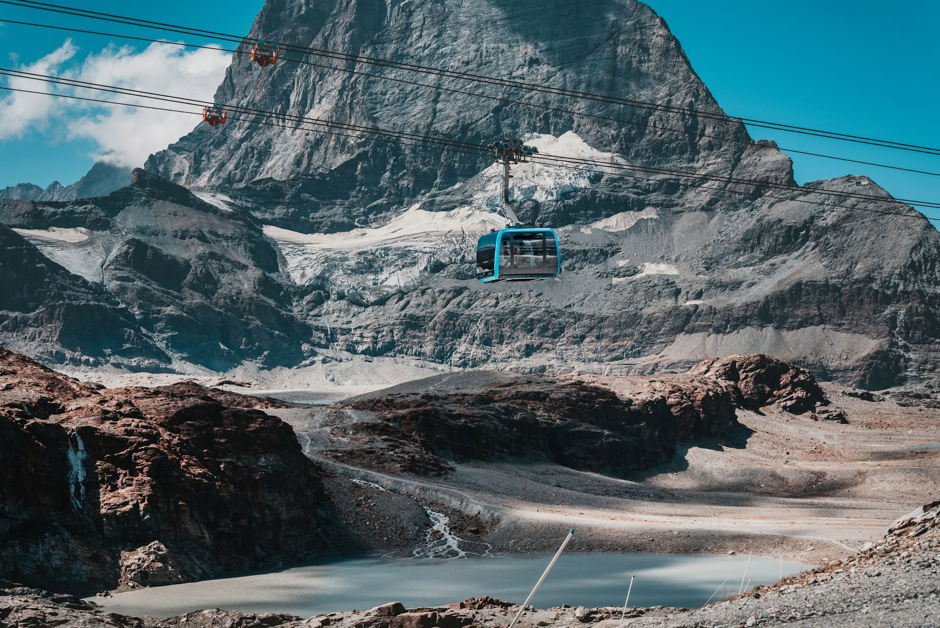 Schweiz’ alpine ikoner: naturskønne tog, søer og høje tinder