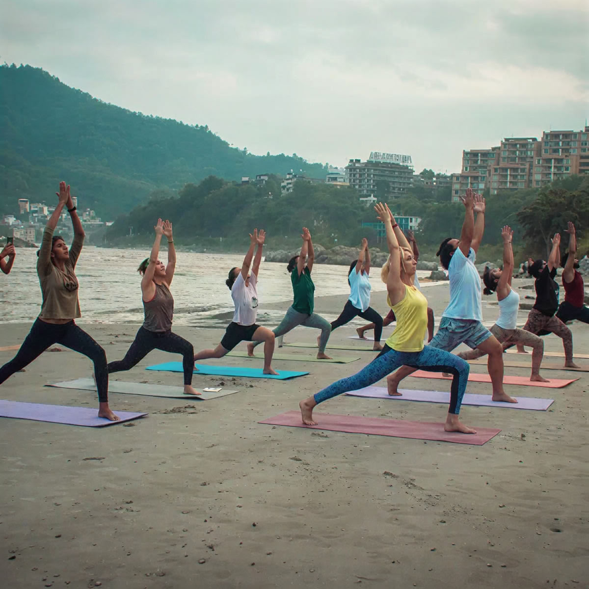 300 timers yogalæreruddannelse i Rishikesh – 01. maj – 27. maj 2026