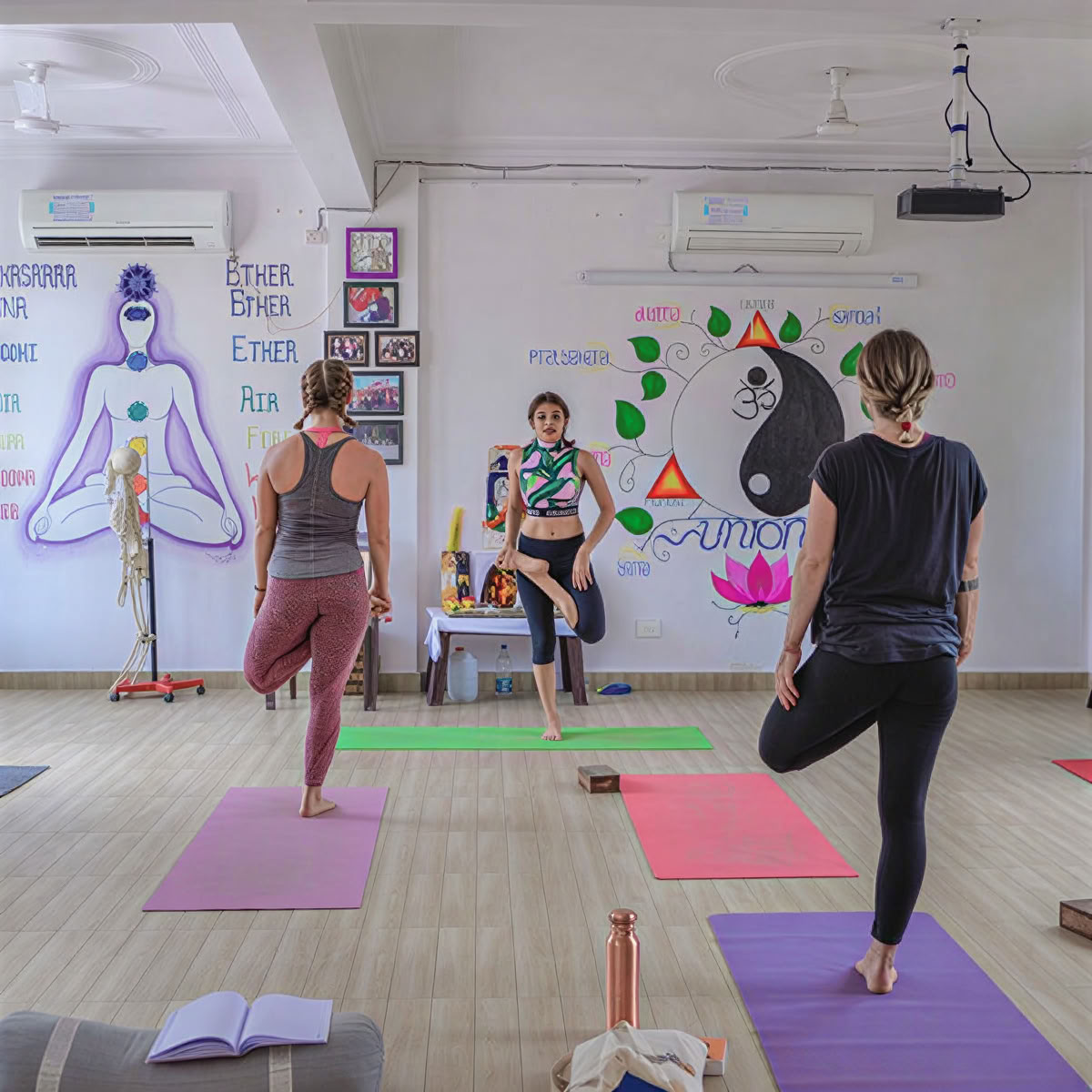 100 timers traditionel kundaliniyoga-læreruddannelse