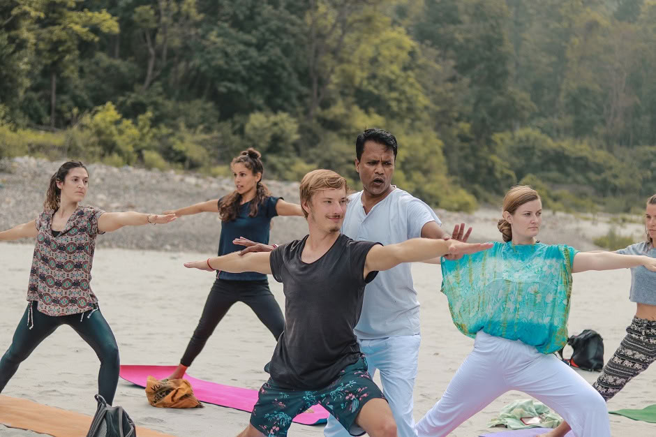 100 timers holistisk yogalæreruddannelse i Rishikesh