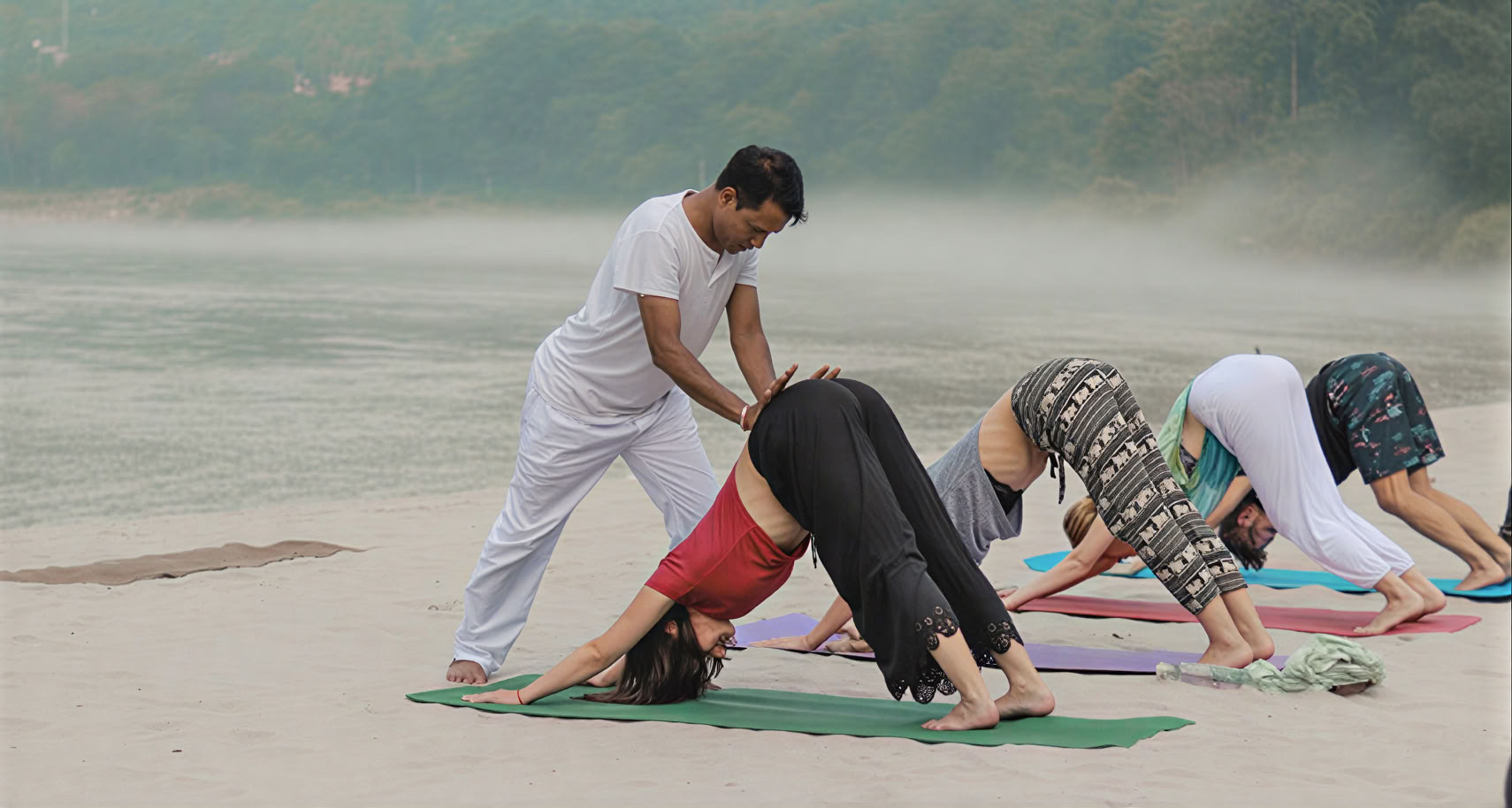300 timers yogalæreruddannelse