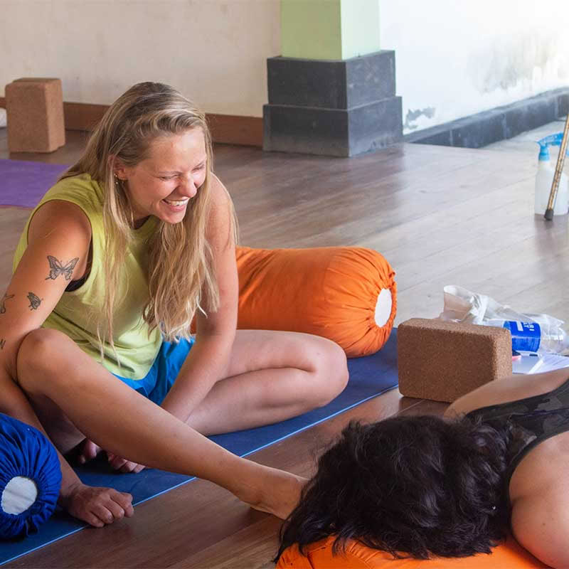 100 timers Yin-yoga-læreruddannelse på Bali