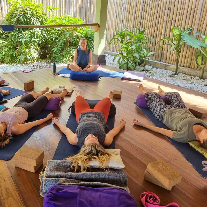 100 timers Yin-yoga-læreruddannelse på Bali