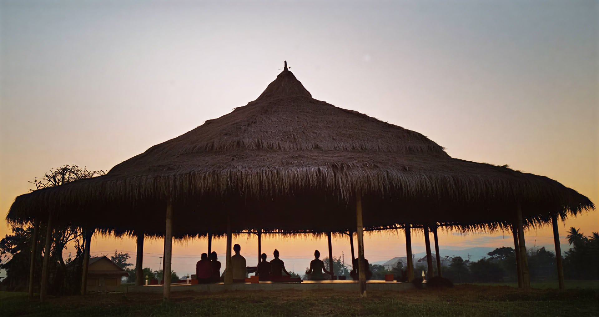 Mala Dhara Udendørs Yoga Shala Solnedgang