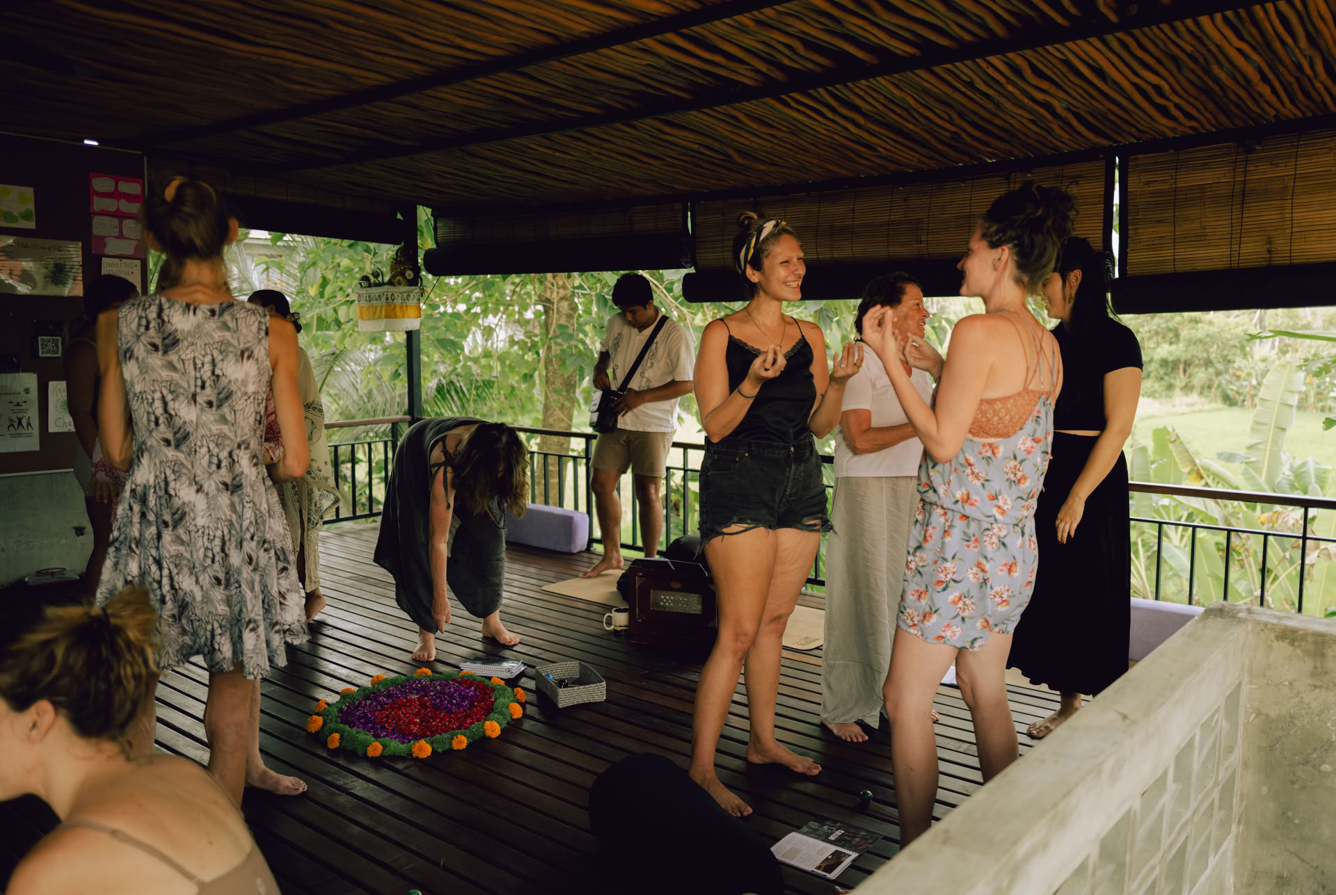 Den ædru Bhakti Bali-retreat: Kirtan- og hellig cirkel-facilitatoruddannelse