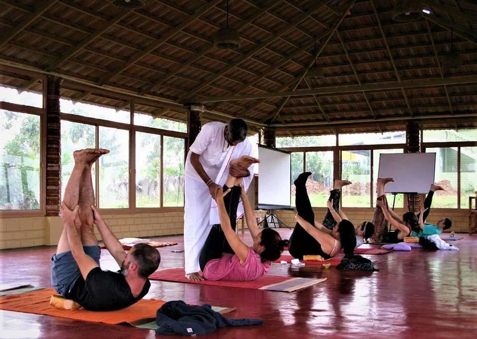 100 timers børneyogalæreruddannelsesretreat i Rishikesh – 10 dage
