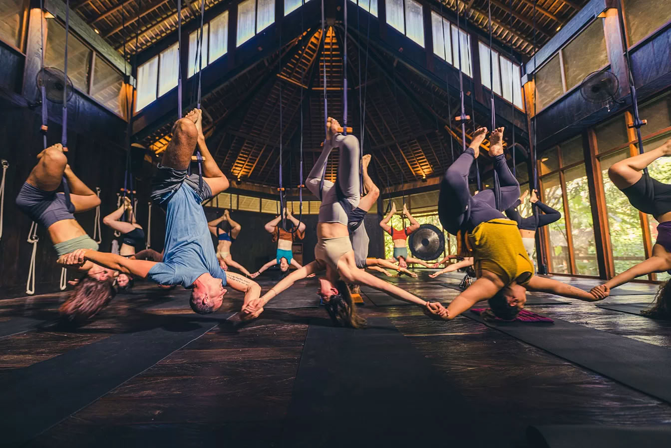300-timers yogalæreruddannelse i elementerne
