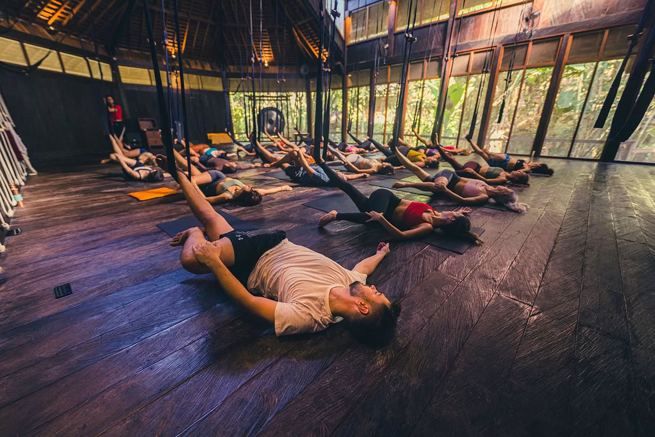 300-timers yogalæreruddannelse i elementerne