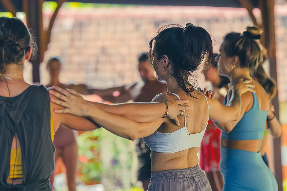 300-timers yogalæreruddannelse i elementerne
