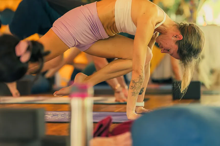 Lucidflow 100 timer af 300-timers ytt - Yogalæreruddannelse på Bali