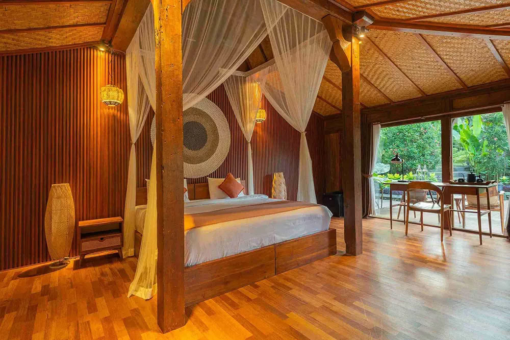 Lucidflow 100 timer af 300-timers ytt - Yogalæreruddannelse på Bali