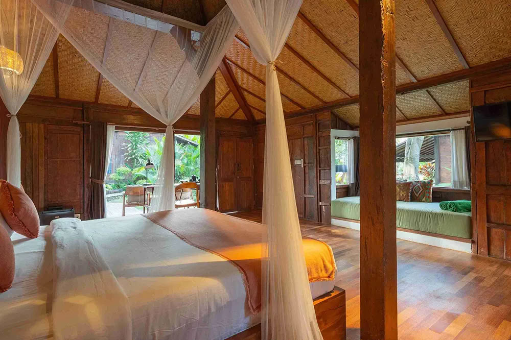 Lucidflow 100 timer af 300-timers ytt - Yogalæreruddannelse på Bali