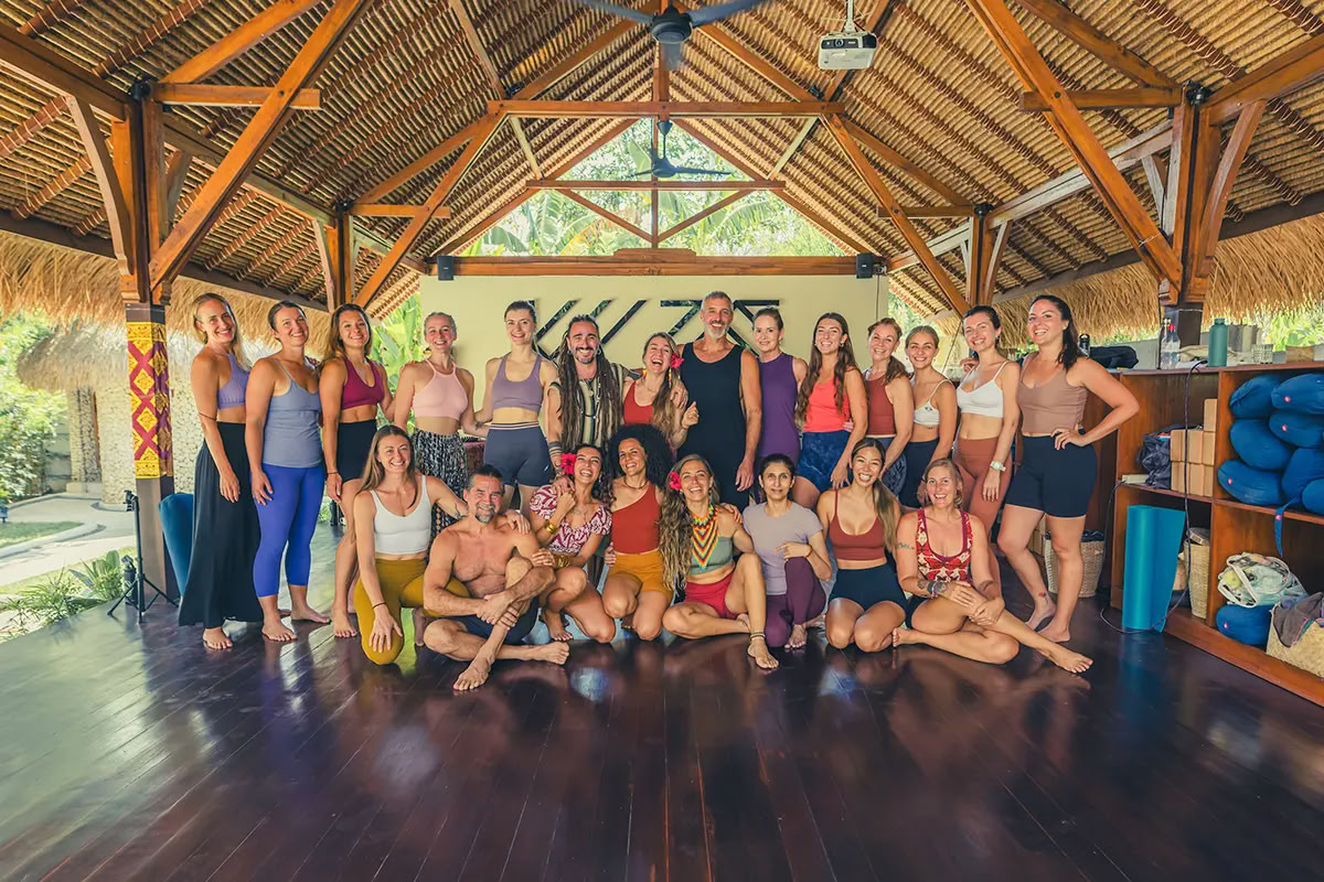 Lucidflow 100 timer af 300-timers ytt - Yogalæreruddannelse på Bali