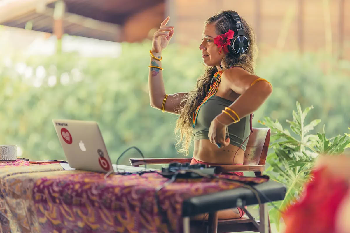 Lucidflow 100 timer af 300-timers ytt - Yogalæreruddannelse på Bali