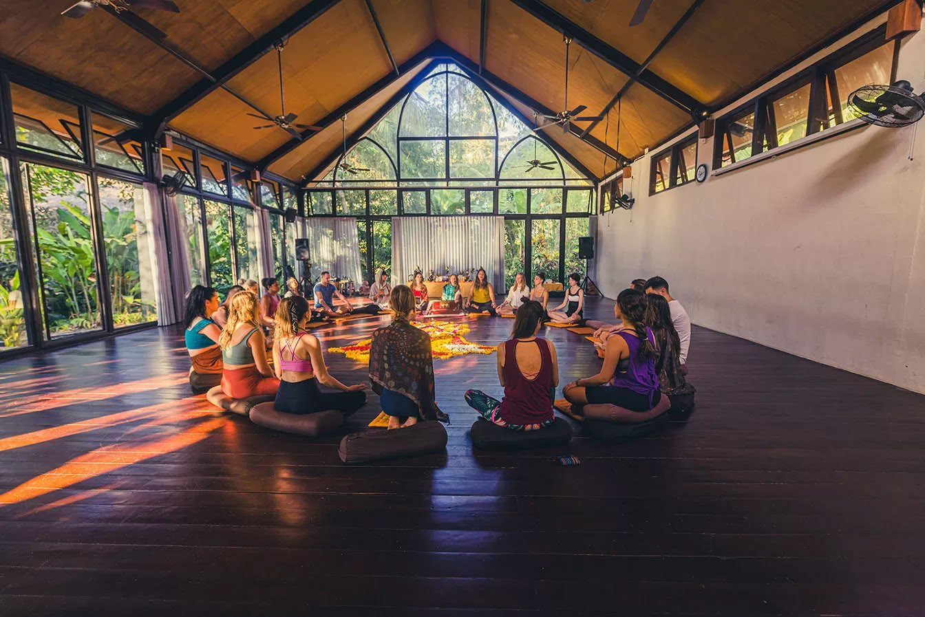 Lucidflow 100 timer af 300-timers ytt - Yogalæreruddannelse på Bali