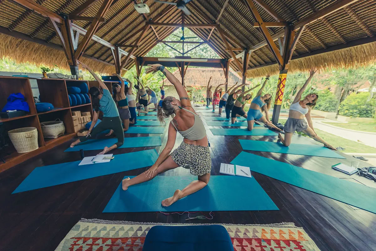Lucidflow 100 timer af 300-timers ytt - Yogalæreruddannelse på Bali