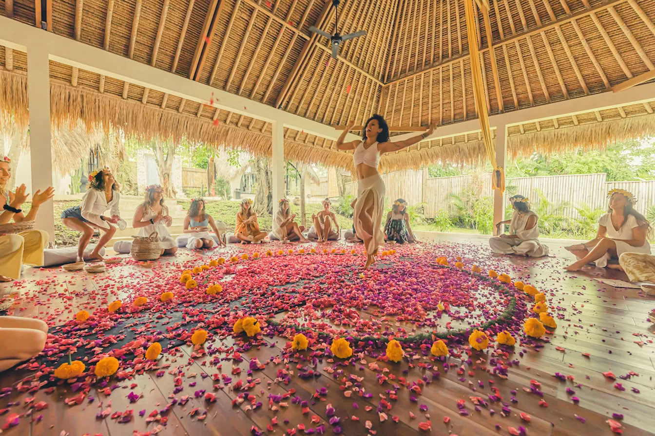Lucidflow 100 timer af 300-timers ytt - Yogalæreruddannelse på Bali