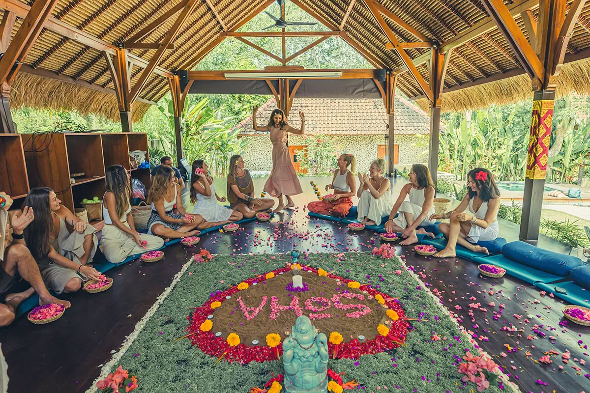 Lucidflow 100 timer af 300-timers ytt - Yogalæreruddannelse på Bali