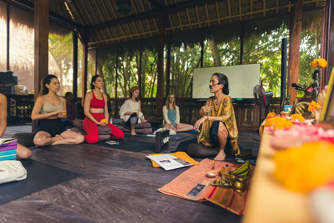 Lucidflow 100 timer af 300-timers ytt - Yogalæreruddannelse på Bali