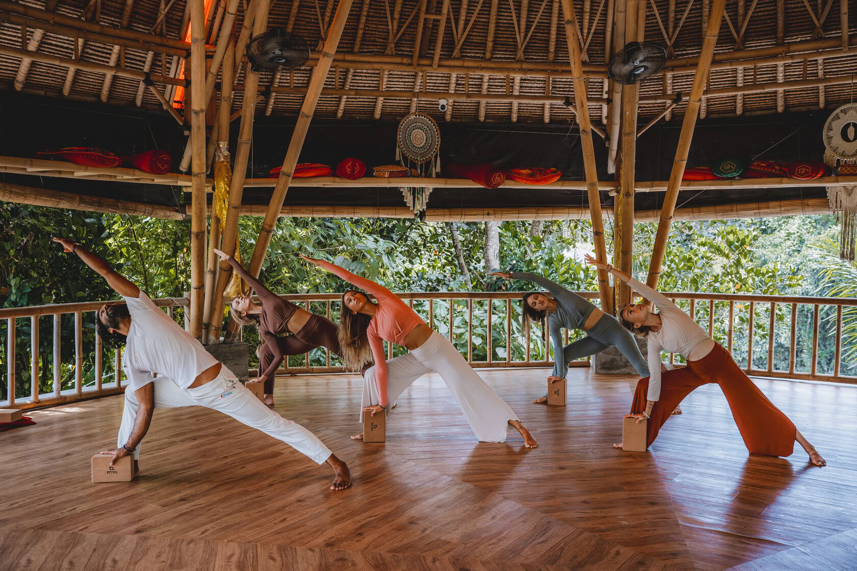 200 timers yogalæreruddannelse på Bali, Amertham