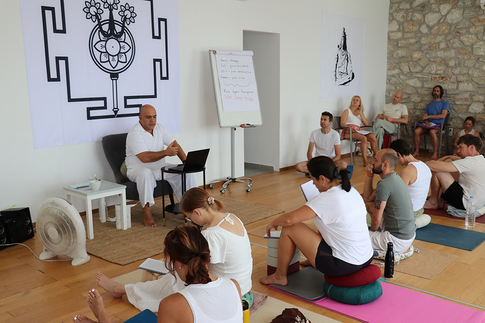 Den Højeste Tantra: Workshop og Retreat i Kashmiri Shaivisme