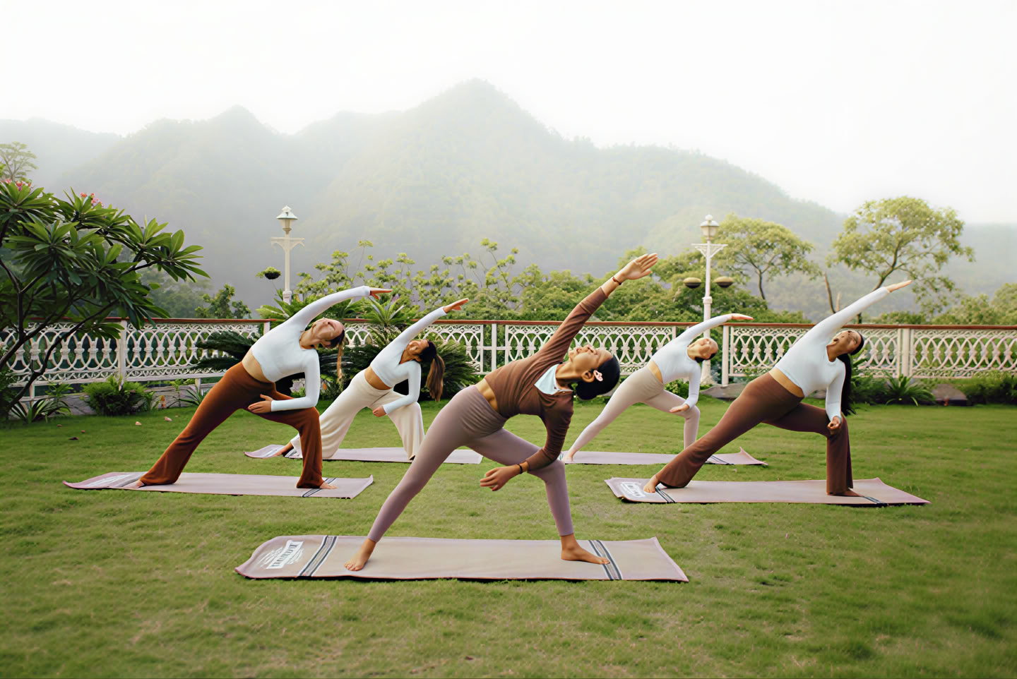 300-timers yogalæreruddannelse i Rishikesh – 20. jan. – 18. feb. 2027
