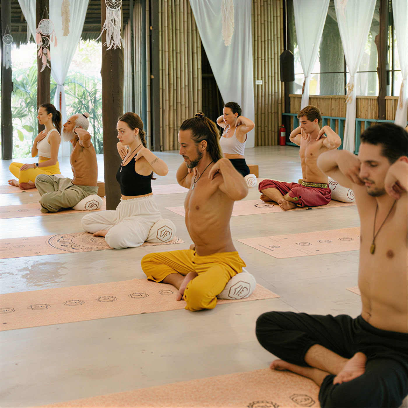 200-timers/300-timers hybrid yogalæreruddannelse – 18. nov. – 27. nov. 2026