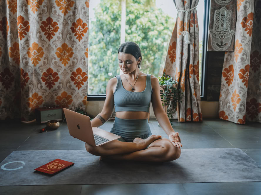 200-timers/300-timers hybrid yogalæreruddannelse – 26. nov. – 9. dec. 2026
