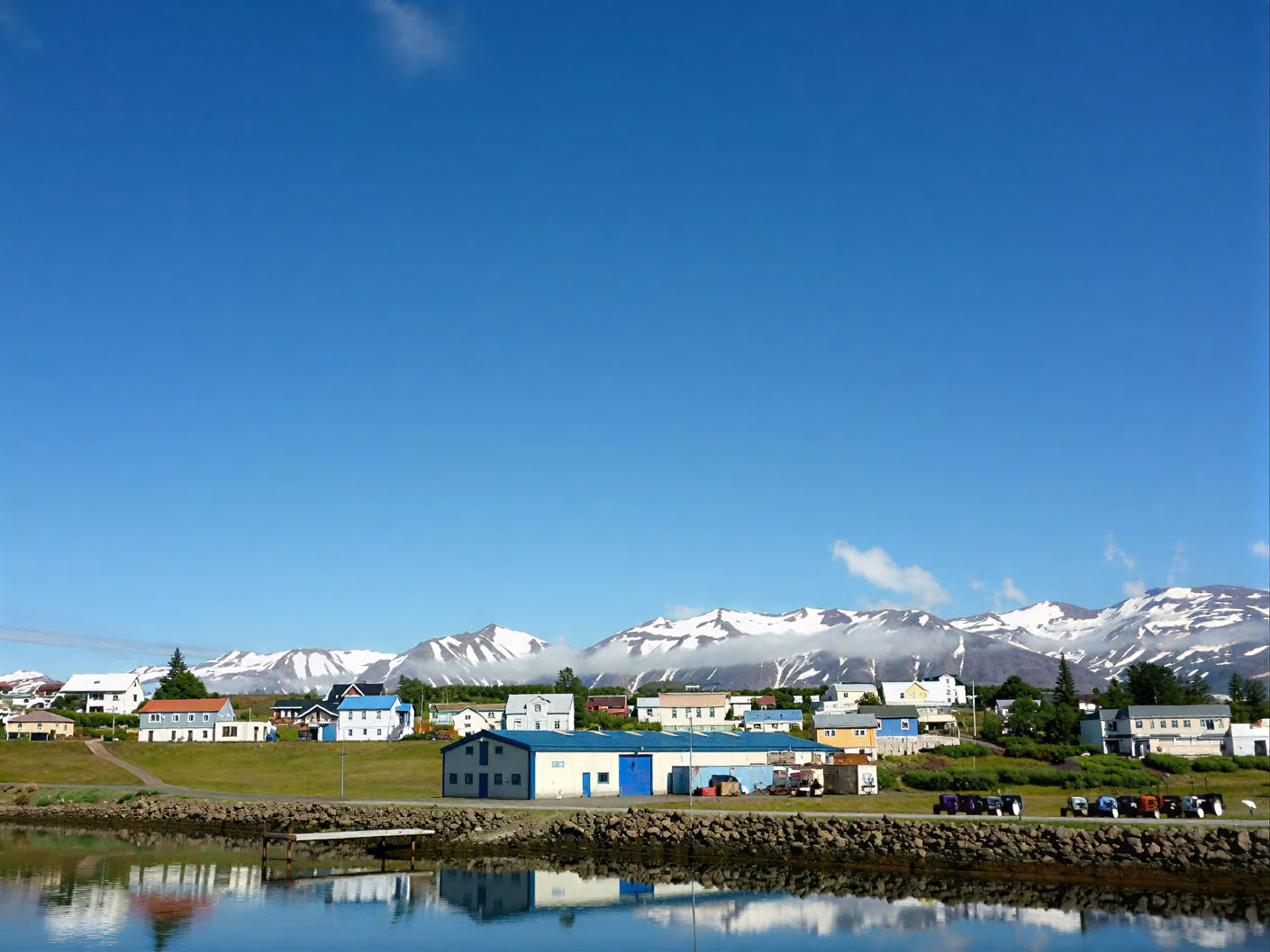 Yoga og vandretur-retreat under midnatssolen på Island – Datoer 2026