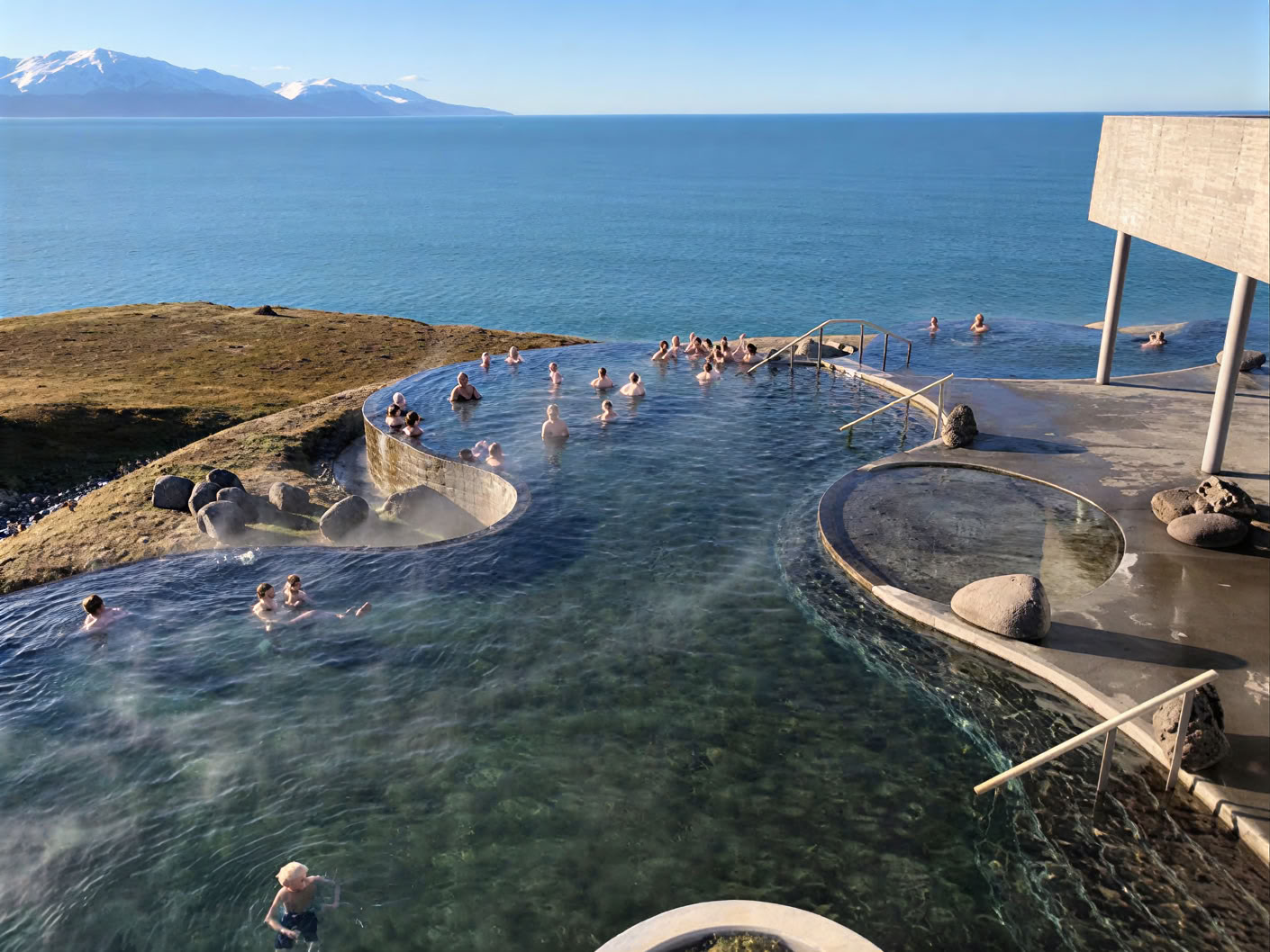 Yoga og vandretur-retreat under midnatssolen på Island – Datoer 2026