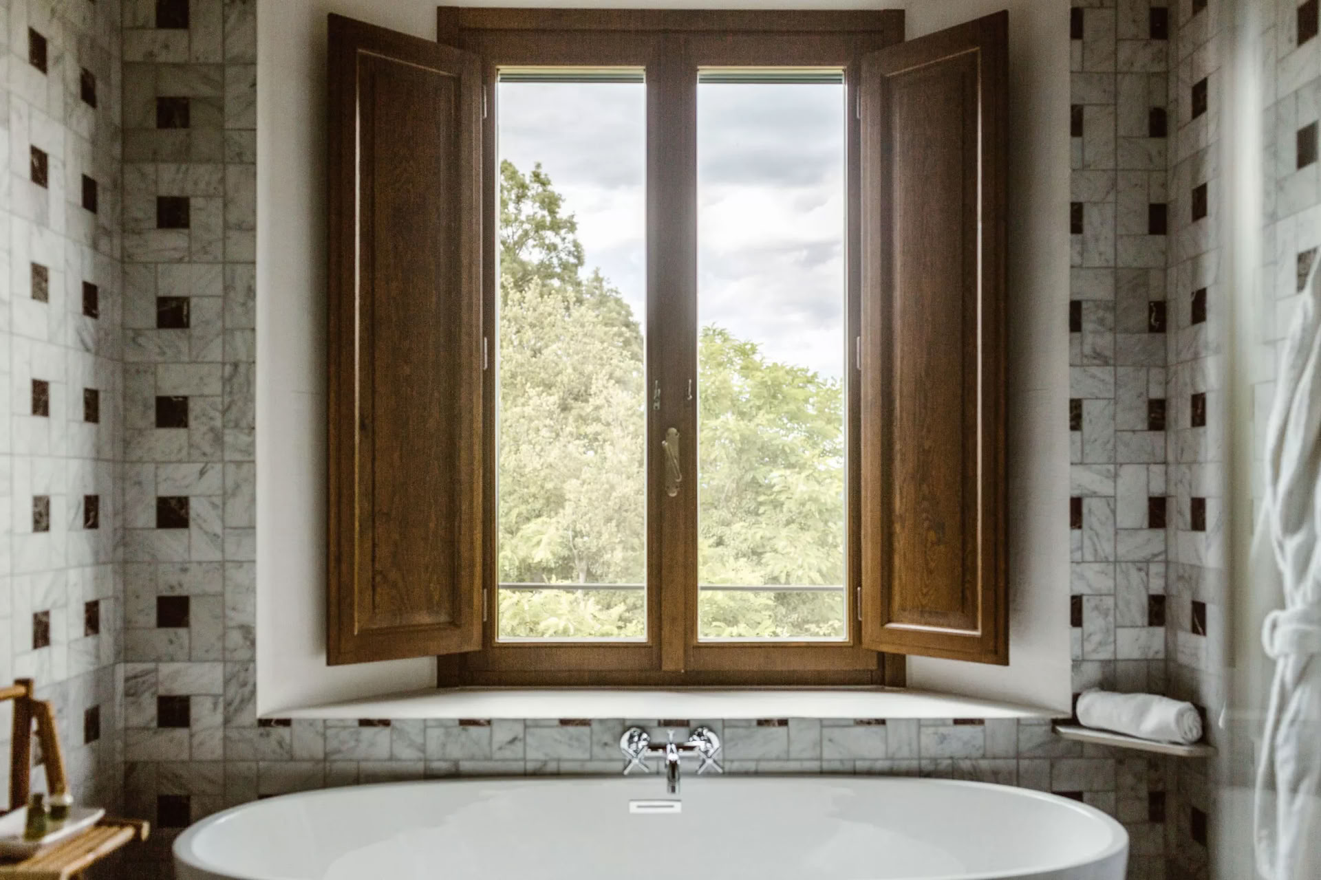 Naturligt parfumeri-retreat med porcelæn