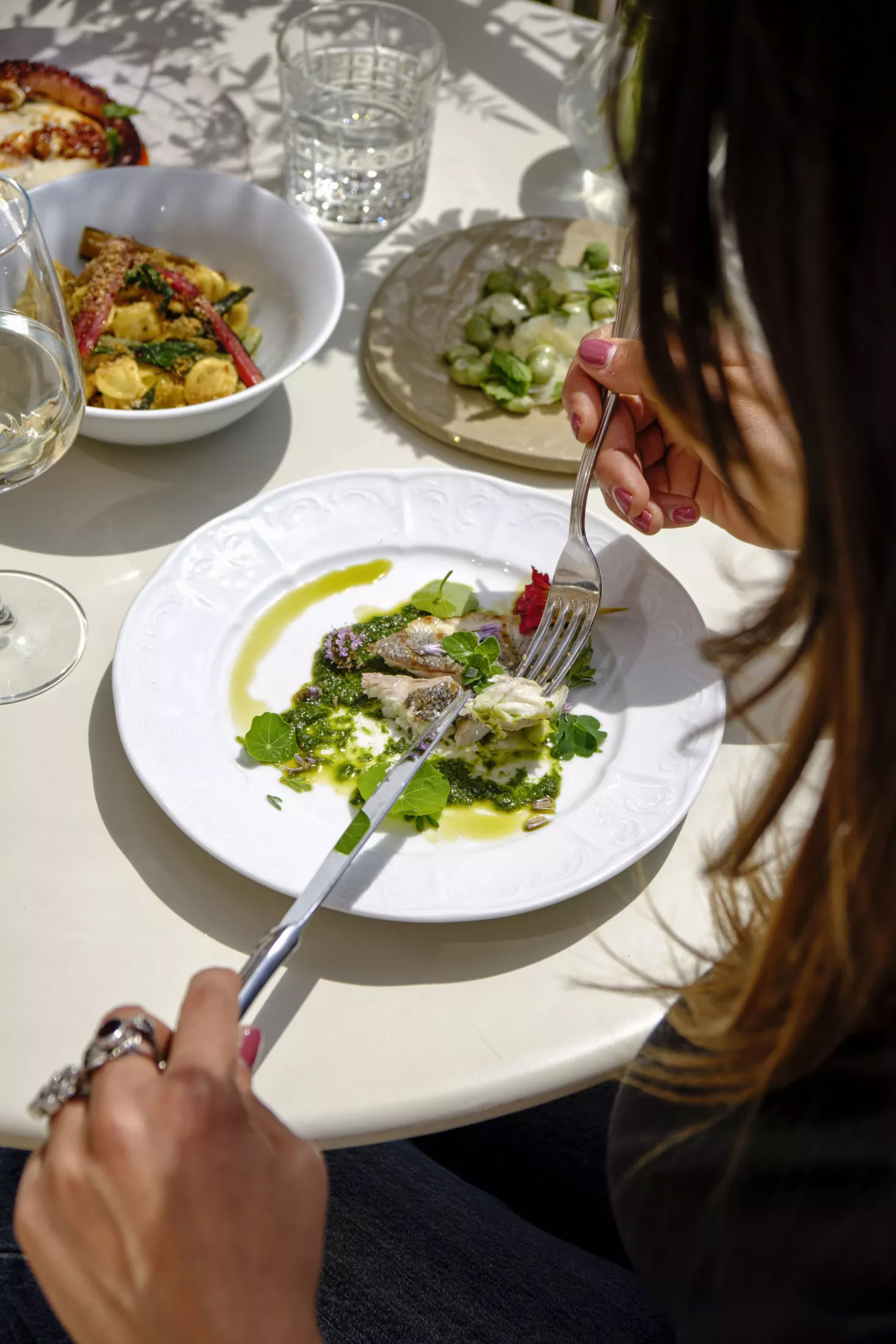 Naturligt parfumeri-retreat med porcelæn