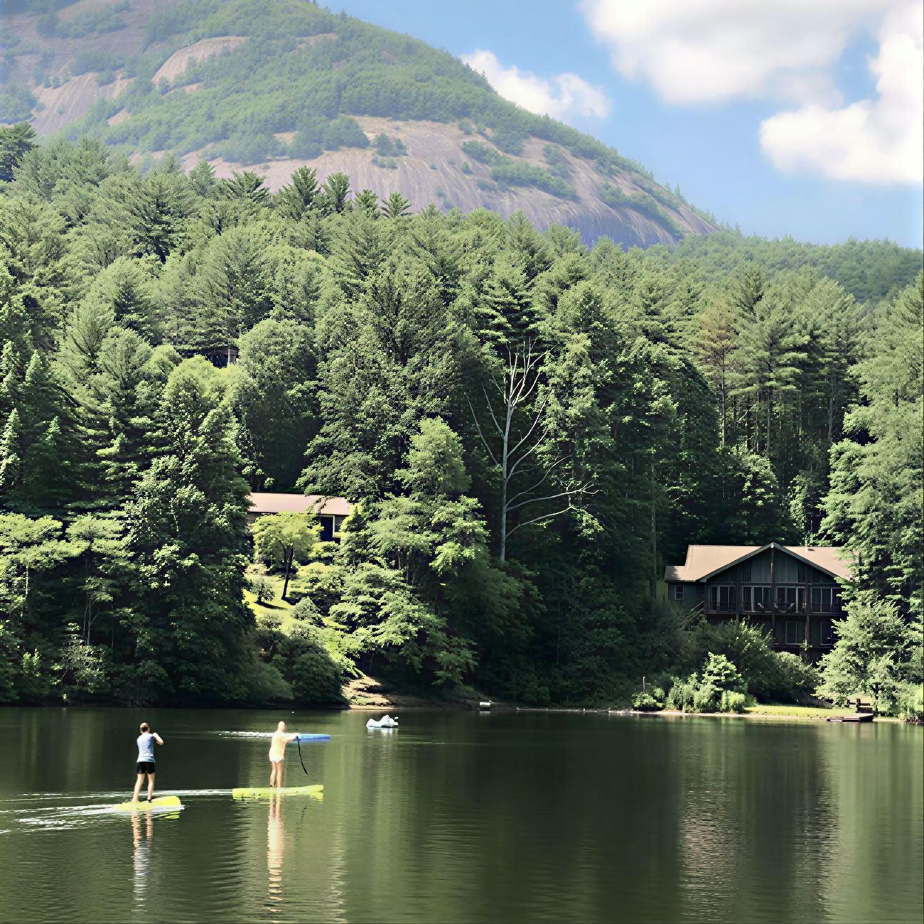 Paddleboarding ved Holly Berry Lake i North Carolina