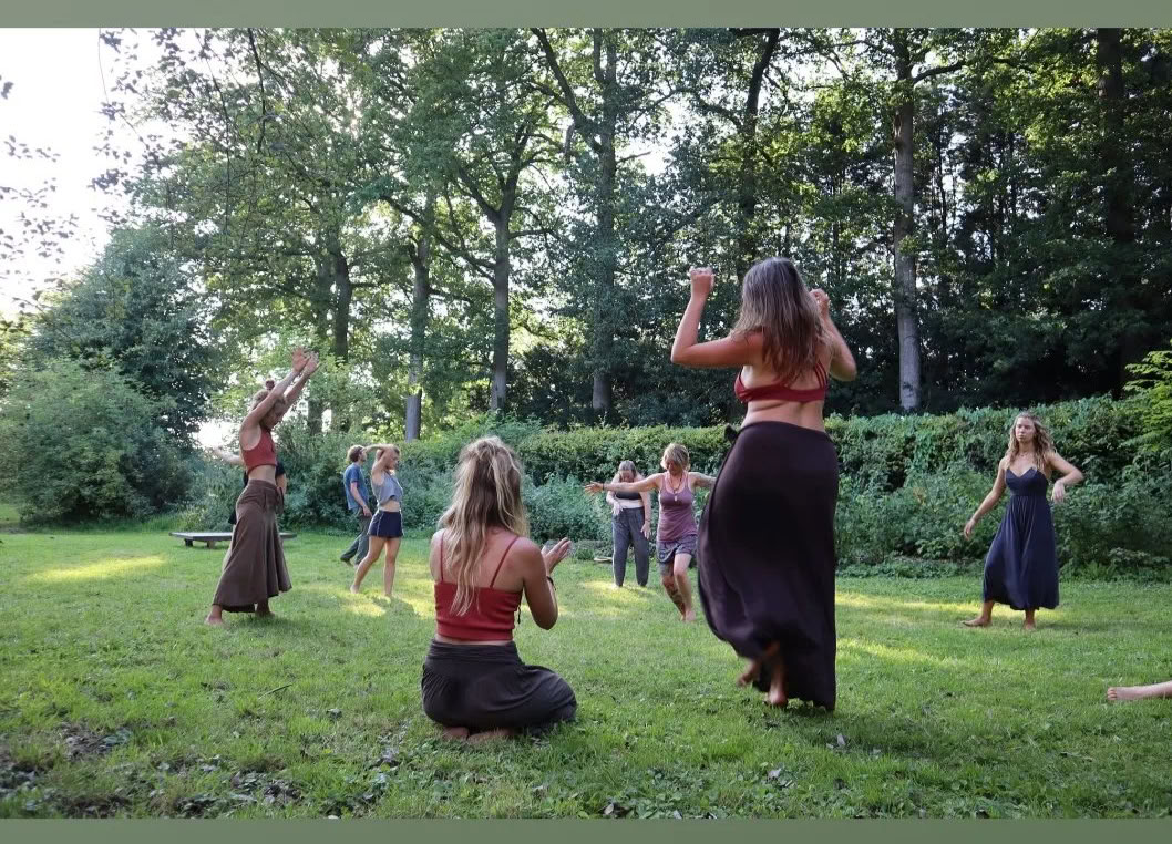 Jordkvindens nøgenyoga- og meditationsretreat