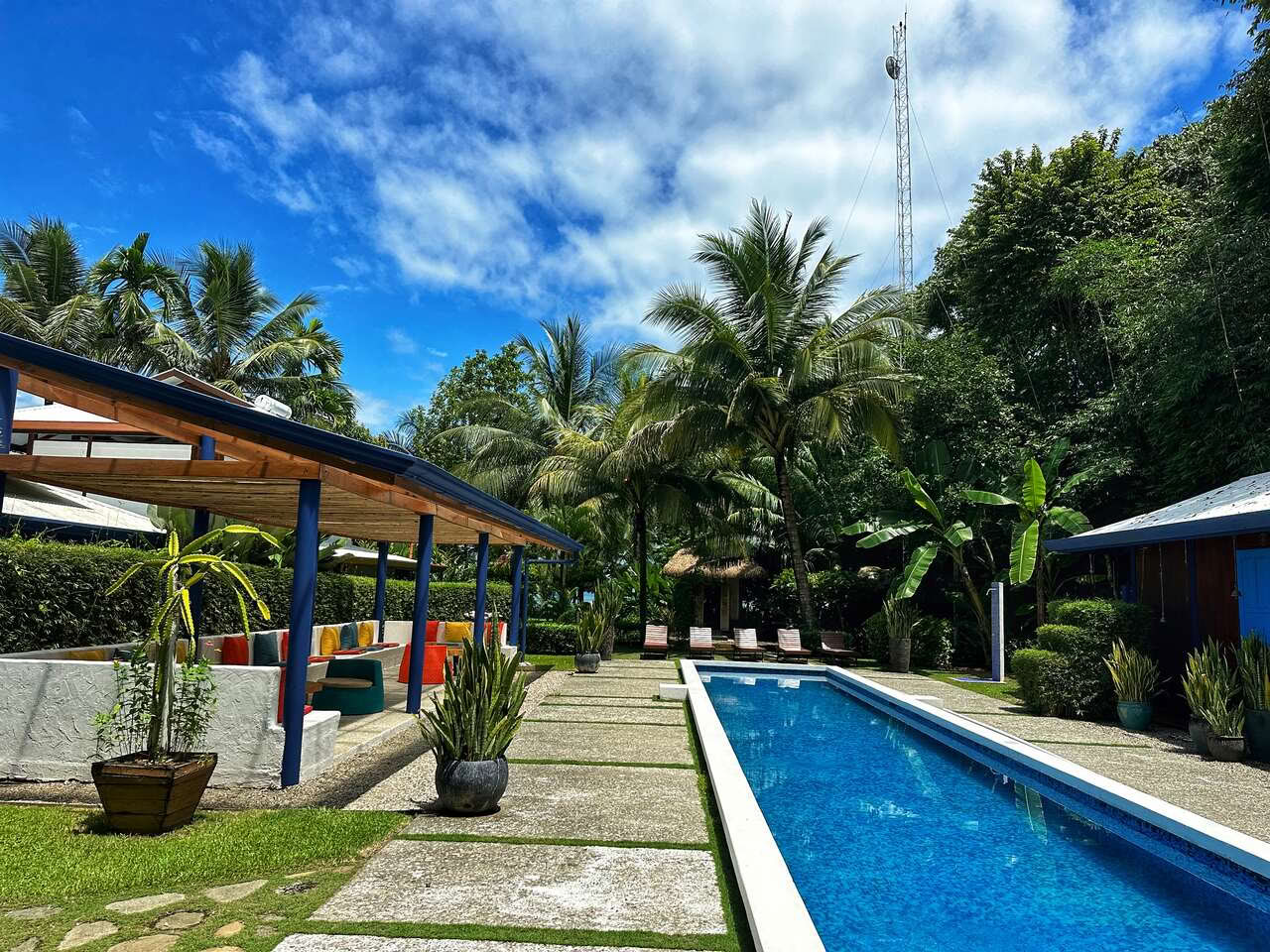 Yoga-retreat mod stressudbrændthed: Genopret forbindelsen og lad op på Blue Osa Costa Rica