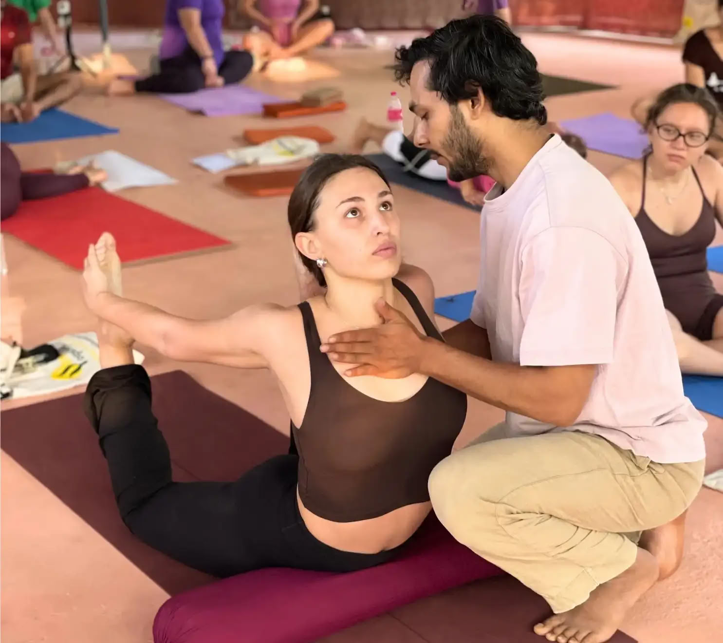 300 timers yogalæreruddannelse i Kerala – 3. nov. – 30. nov. 2026