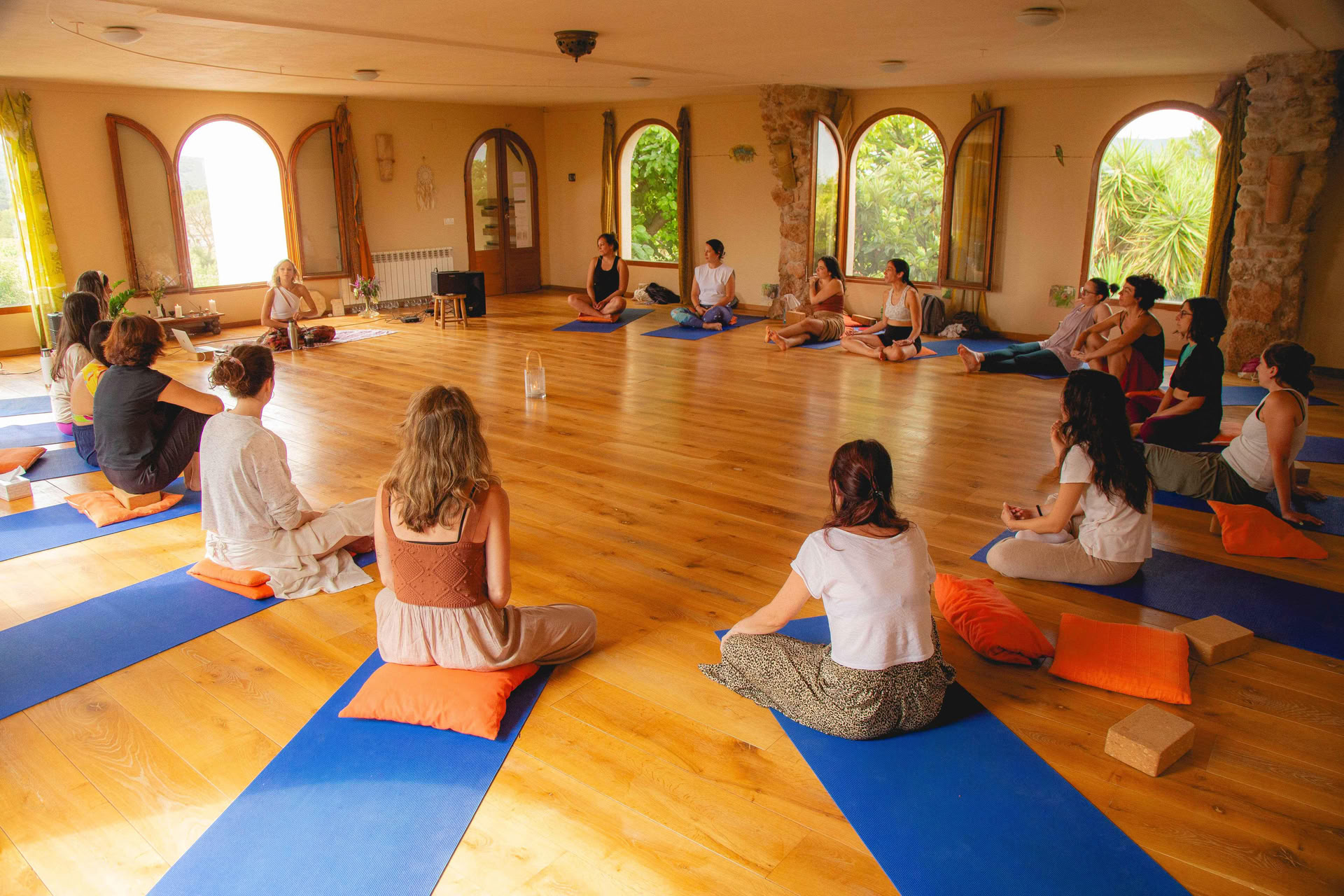 1-UGES YOGAFERIE PÅ ALAYA